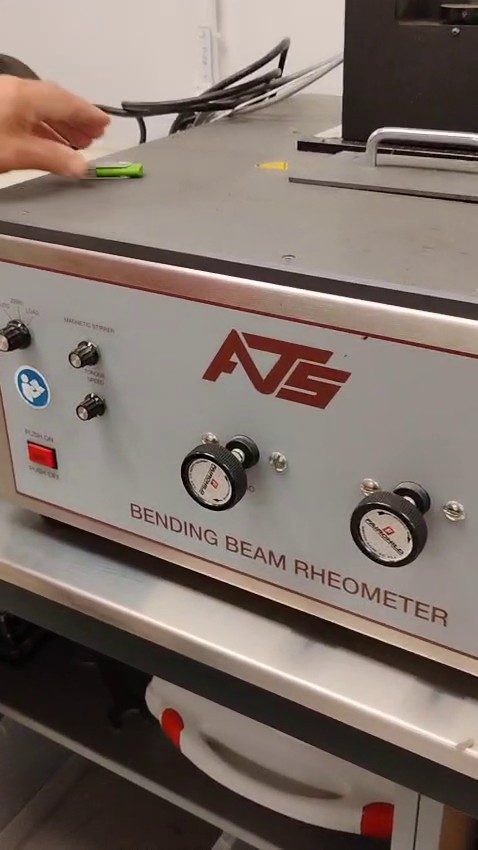 Bending beam rheometer test rig