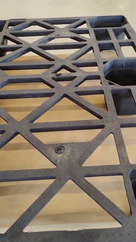 Reinforced rib structure of a Duraflex pallet